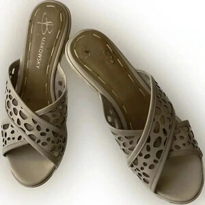 B. Makowsky sandals size 7.5